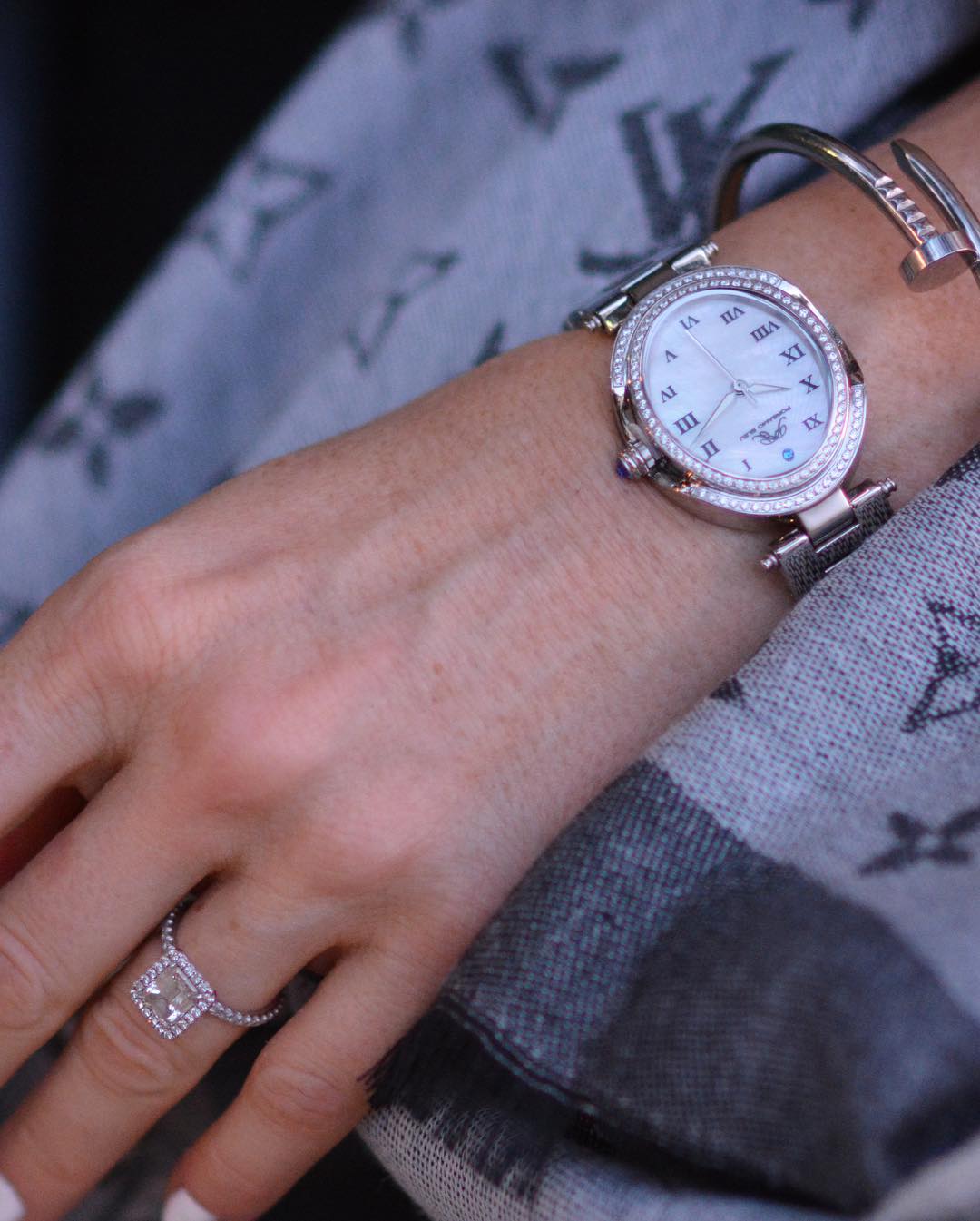 Porsamo Bleu South Sea Oval Crystal Luxury Women's Stainless Steel Watch, Silver 106ESSO
